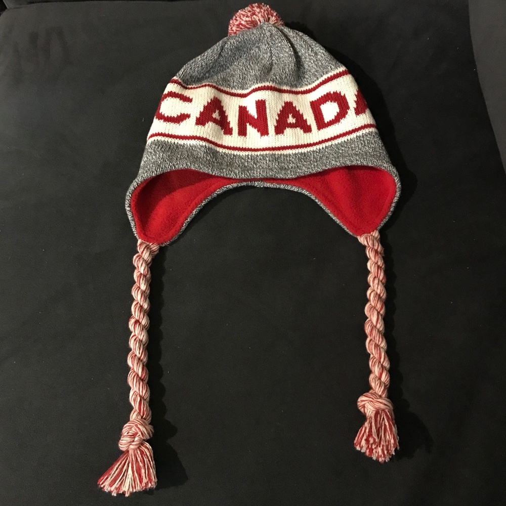 NWT Parkhurst Canada hat w/ pom-pom